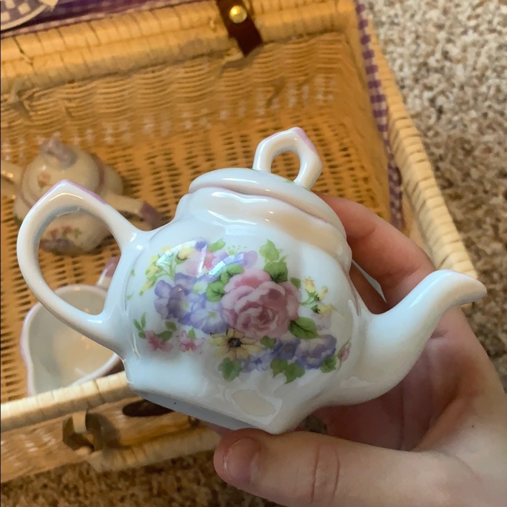 Teapot Set - Picture 2 of 5